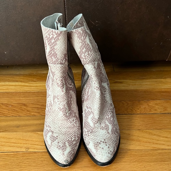 Dolce vita snakeskin booties - Picture 5 of 6